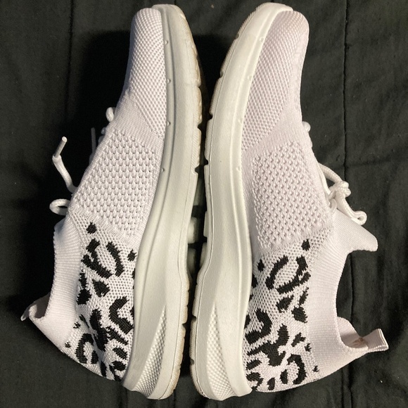 White Leopard Print Sneakers | Women’s Size 6.5 - Picture 7 of 10